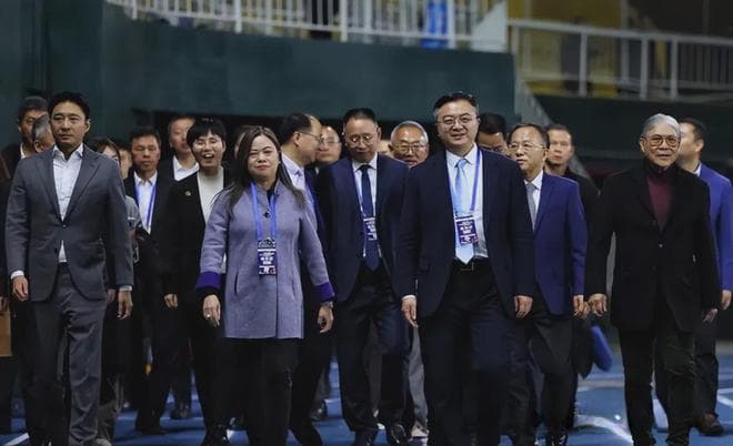 为了自己的三个儿子，霍震霆活得究竟能有多清醒