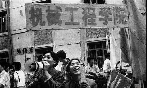 各个年代的高材生，人才比例，本科遍地走，硕士比当年多的多原因分析!!