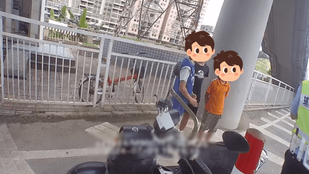 东莞：12岁男孩骑电动车载11岁同伴上高架，交警及时拦截并教育