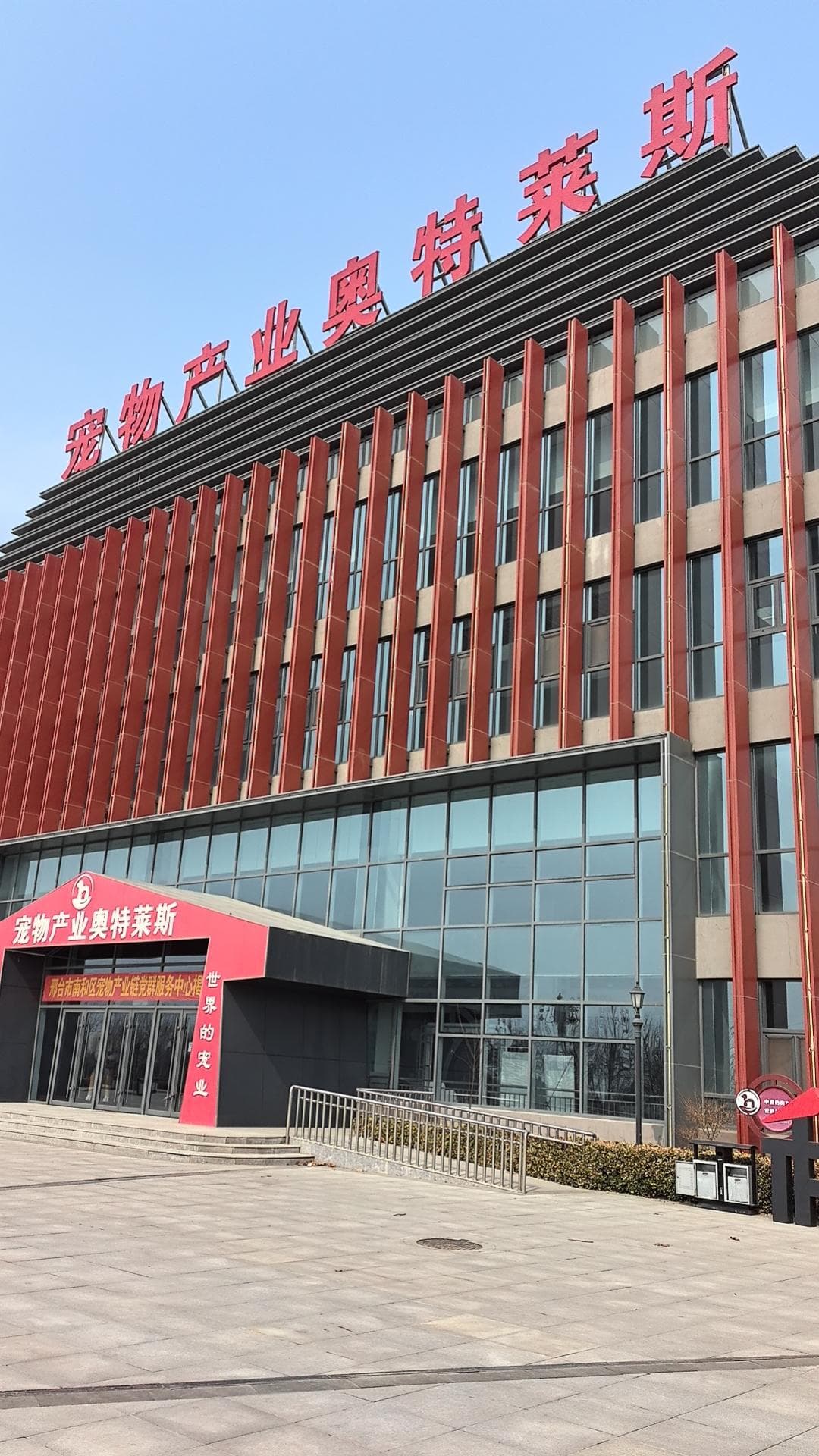 央视调查：全国最大宠物食品生产基地劣质粮横行，企业竟用羽毛粉、石粉等劣质原料
