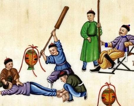 古代女性最惧怕的刑罚：鞭打、拶指、示众与贞操带