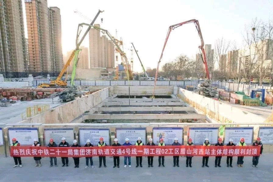 在车水马龙的济南经十路地下，地铁4号线建设进度条不断刷新!