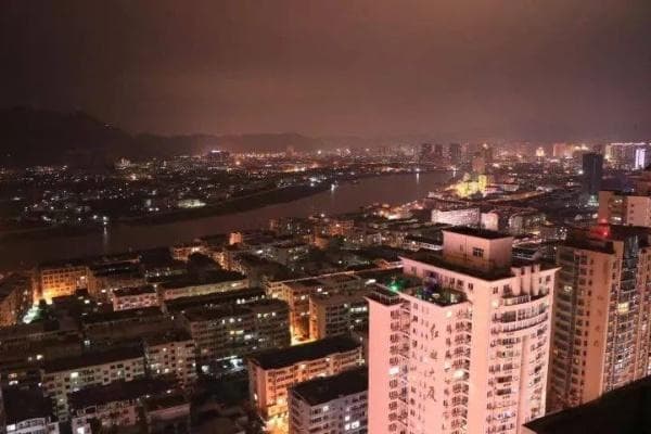 龙港全境攻略：热门地标、美食推荐与实用生活信息指南