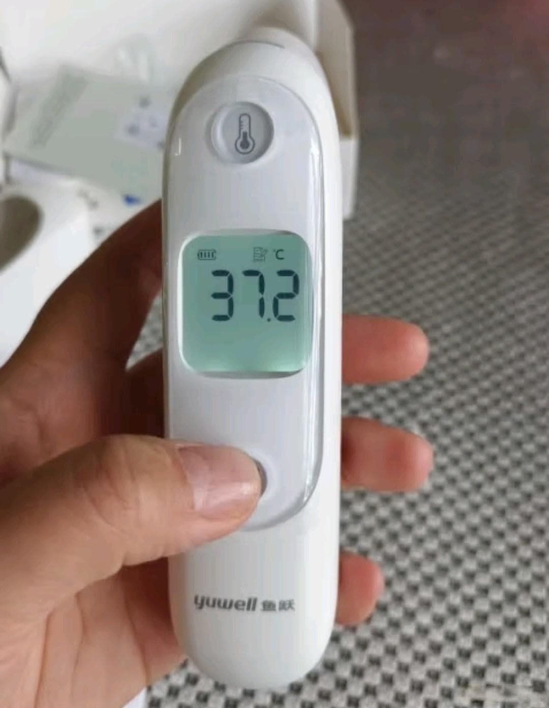 电子体温计与传统体温计大对比：从原理到优劣全方位解析