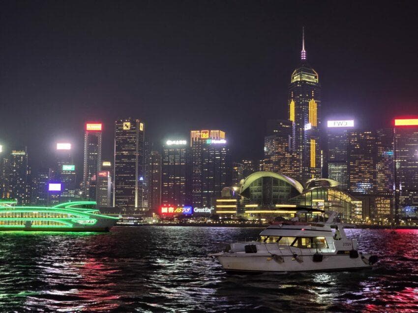 香港十大夜景打卡地：维港、太平山、中环摩天轮等你来