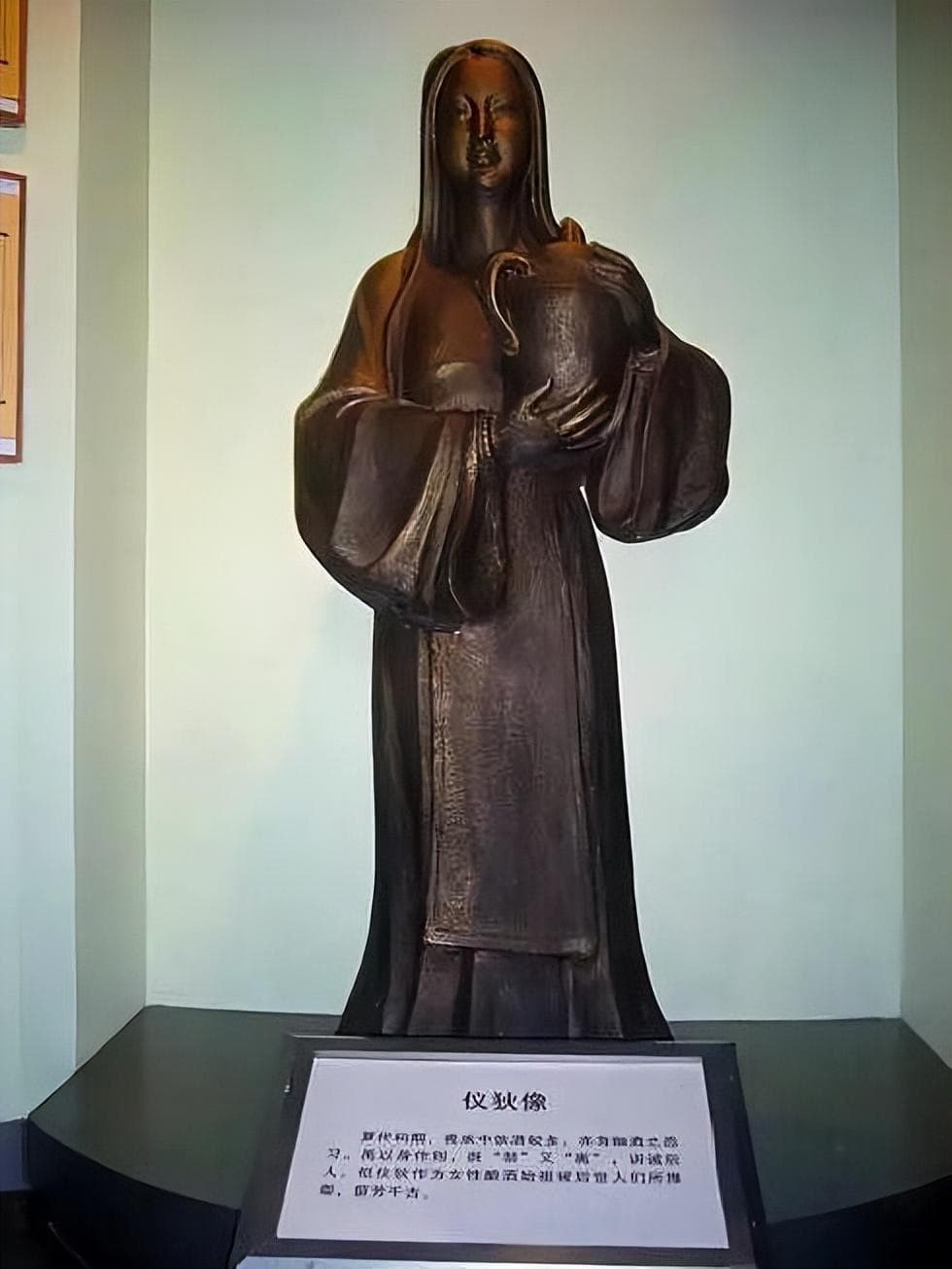 左手敬酒有讲究：酒桌上的“祭祀手”禁忌全解析
