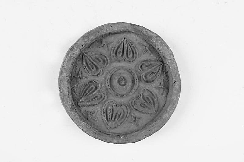 渤海上京龙泉府遗址出土莲花瓦当：见证渤海建筑文化