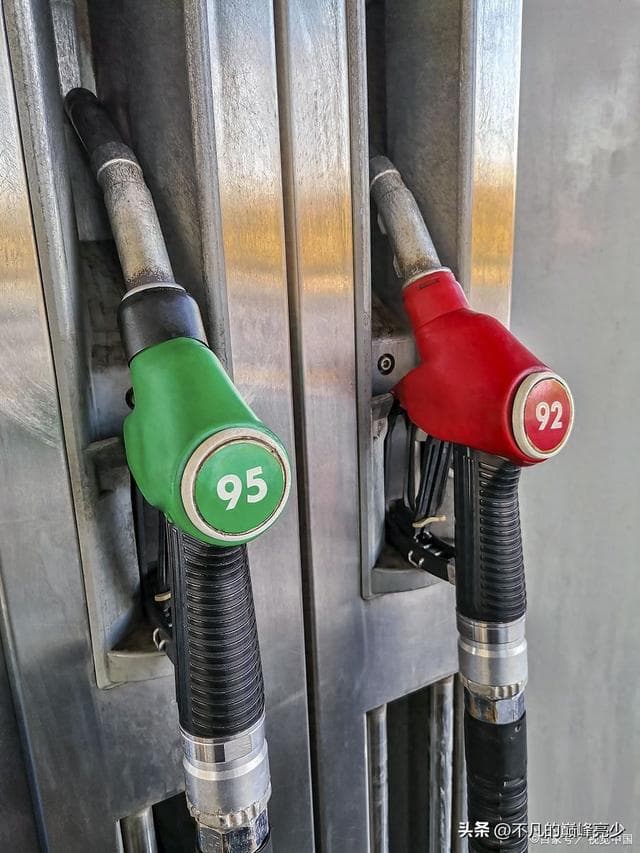 汽车，混加92号油和95号油，到底行不行？