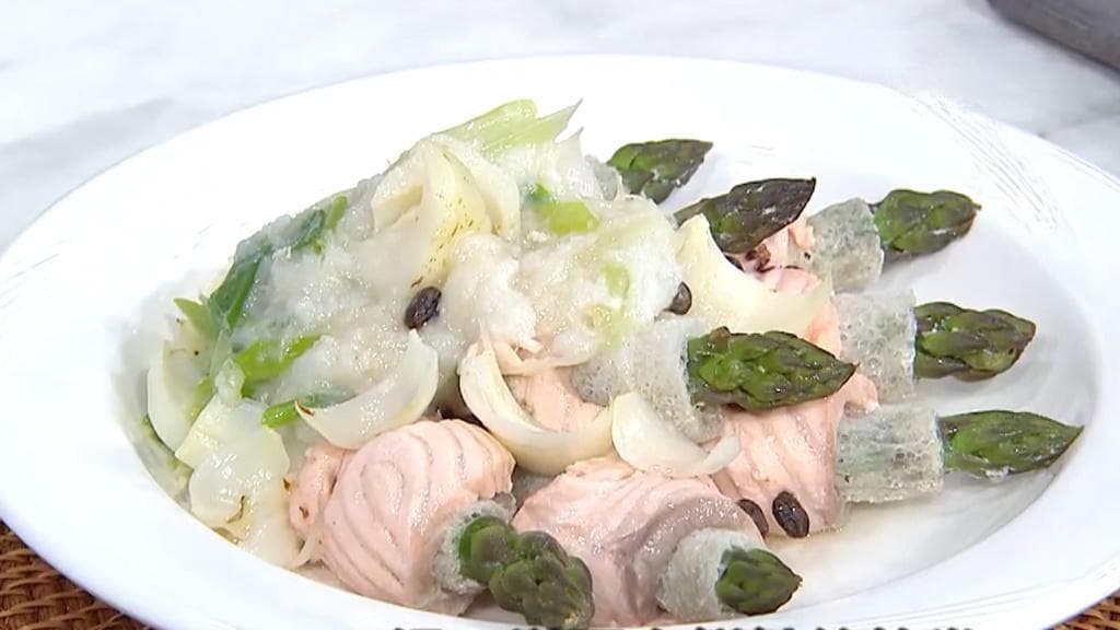 百合鲜鮭竹笙卷：养肺滋补的美味佳肴