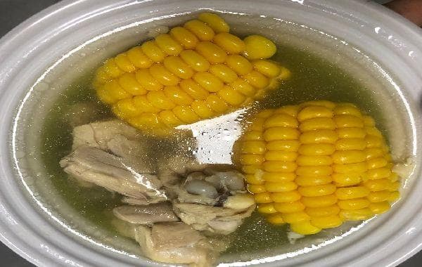 鸡肉玉米汤：一道美味又营养的家常汤品
