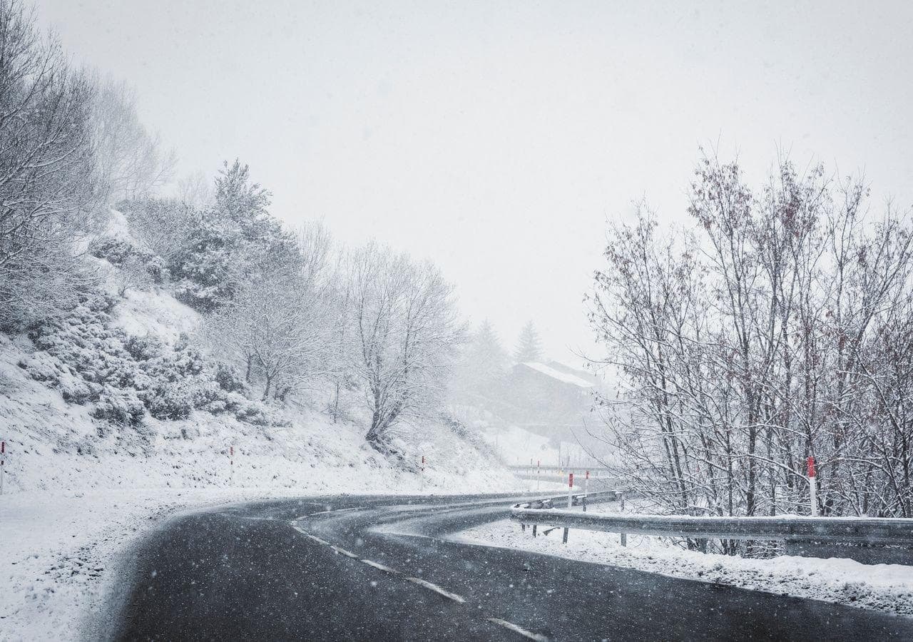 冰雹和雪的区别：形成、特征和影响