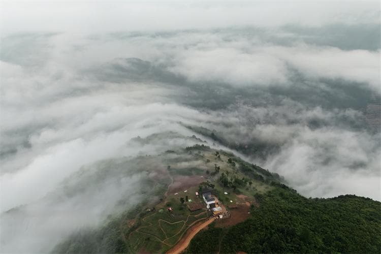 西安周边2H，遇见超震撼云海！开车直达山顶，没门票！附攻略