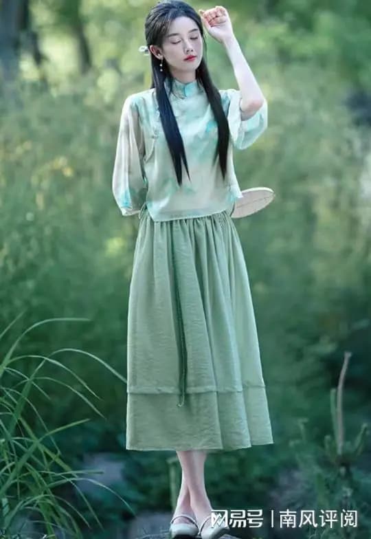 国风衣服怎么搭配好看？从色彩、款式等多个方面，探讨搭配之道！