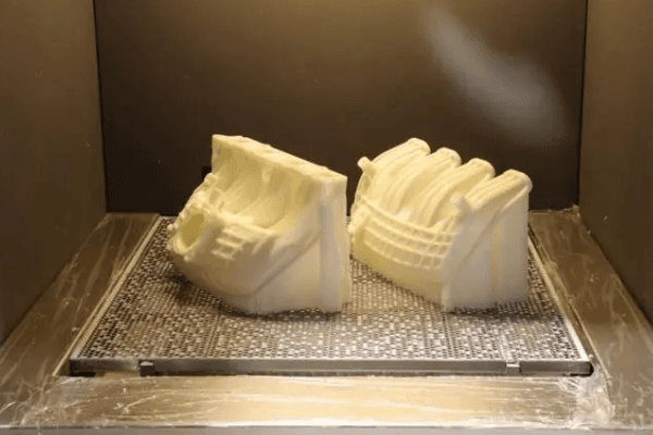 SLA光固化3D打印：高精度制造的利器与未来方向