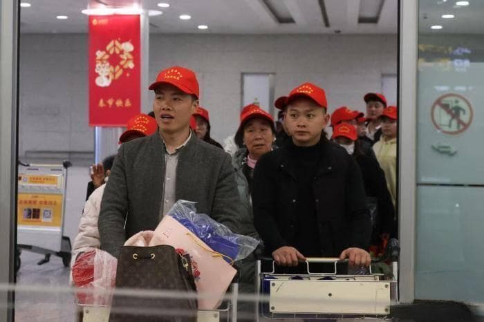 上海启动2025年春节后来沪务工劳动者"点对点"返岗活动