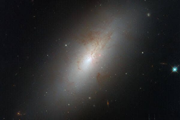 NASA新图呈现特殊星系，深入研究才知类型