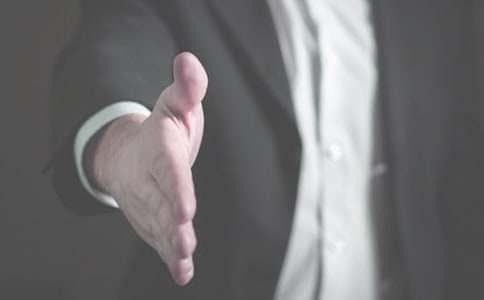 浅谈外事交际中的握手礼仪