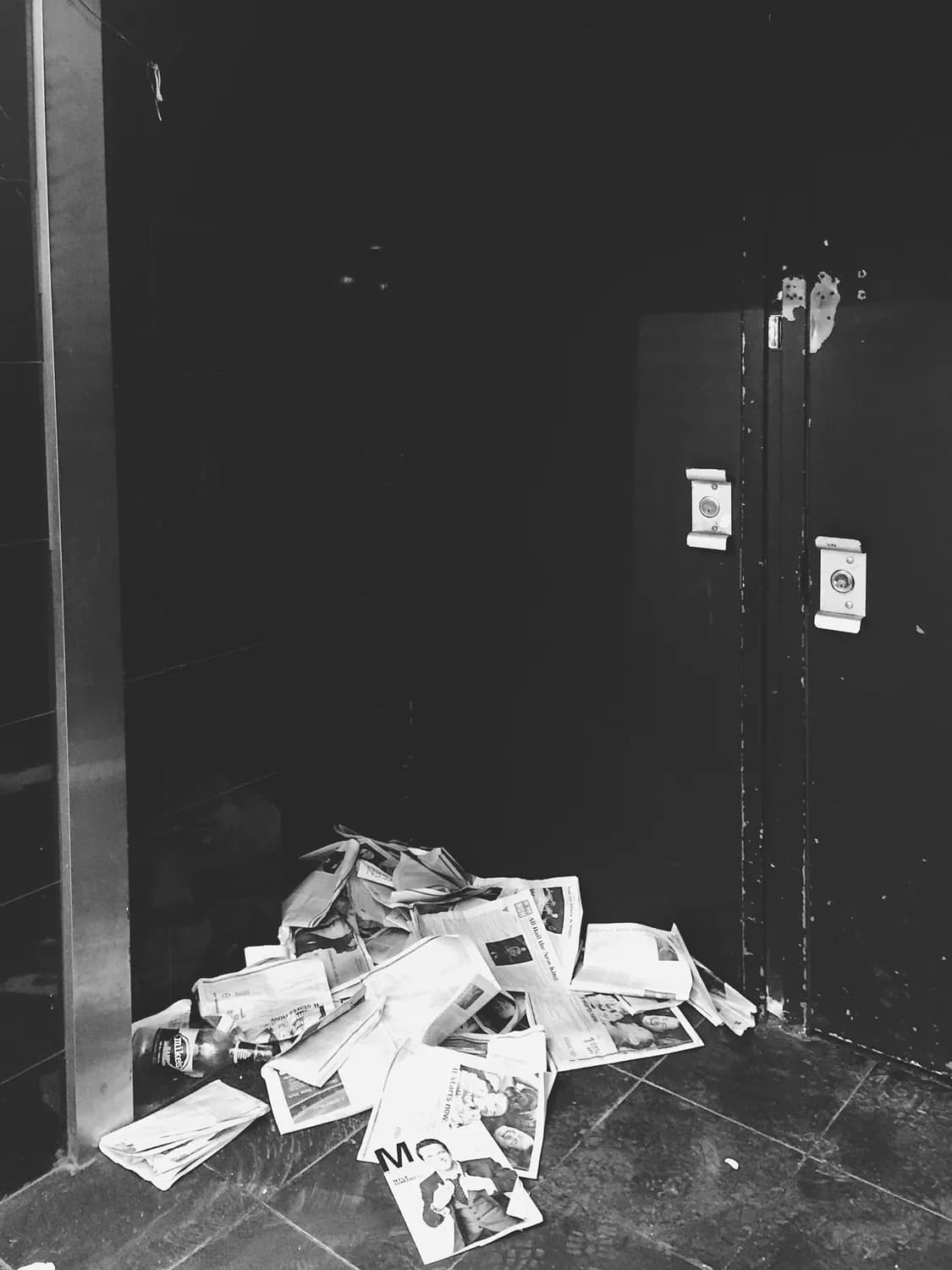 成都律师解析：电梯卡死后如何维权？