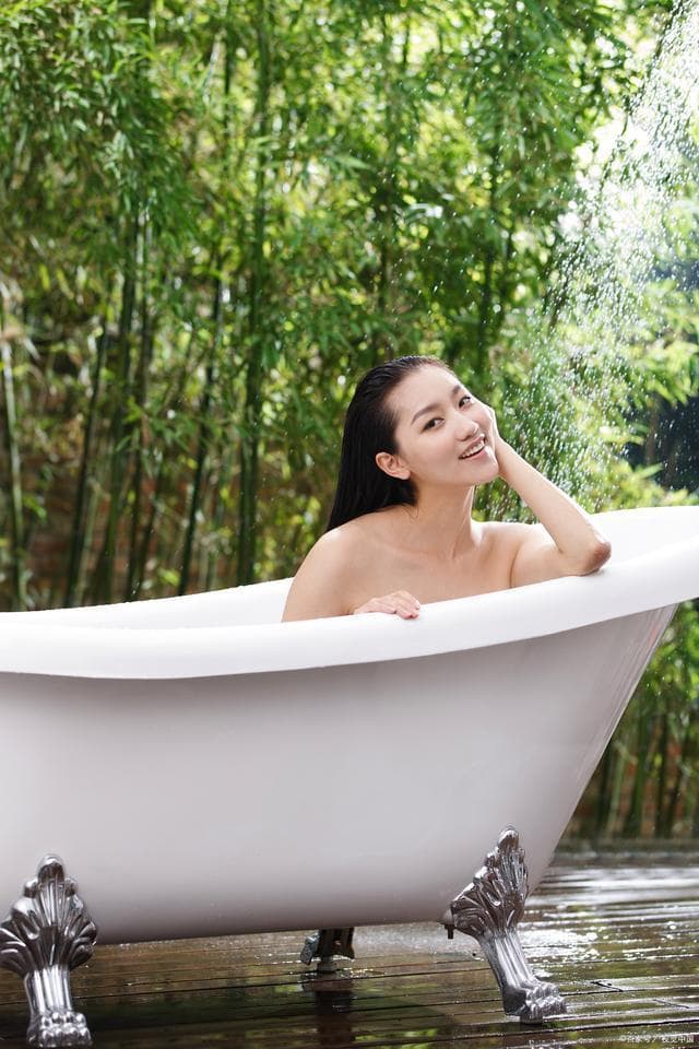 洗澡时应先洗脸还是先洗头？为什么洗澡的顺序会引起关注