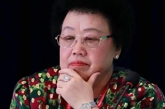 女首富陈丽华：从缝纫工到商业帝国，这段传奇人生令人惊叹