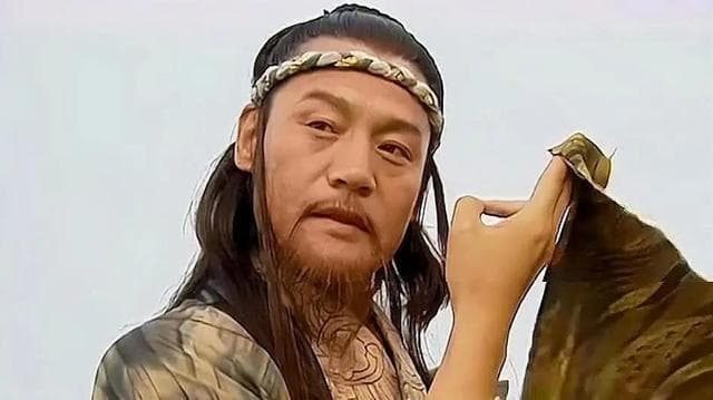 笑傲江湖里，他是名动天下的君子剑，更是野心勃勃的一代枭雄