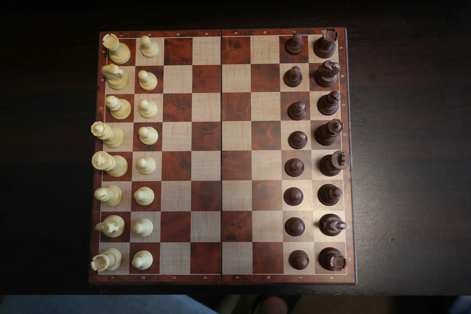 象棋大师教你开局策略：快速出动大子、抢占中心要点、灵活应对对手布局