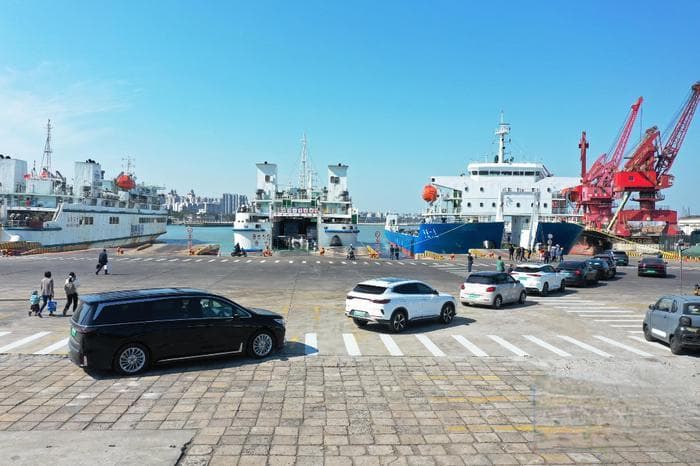 海南新能源车专用运输船“上岗”，记者购买船票体验有这些发现→