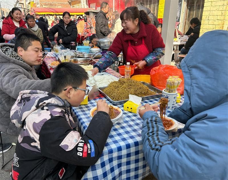 来蓝田焦岱大集  感受乡村集市的浓郁年味儿