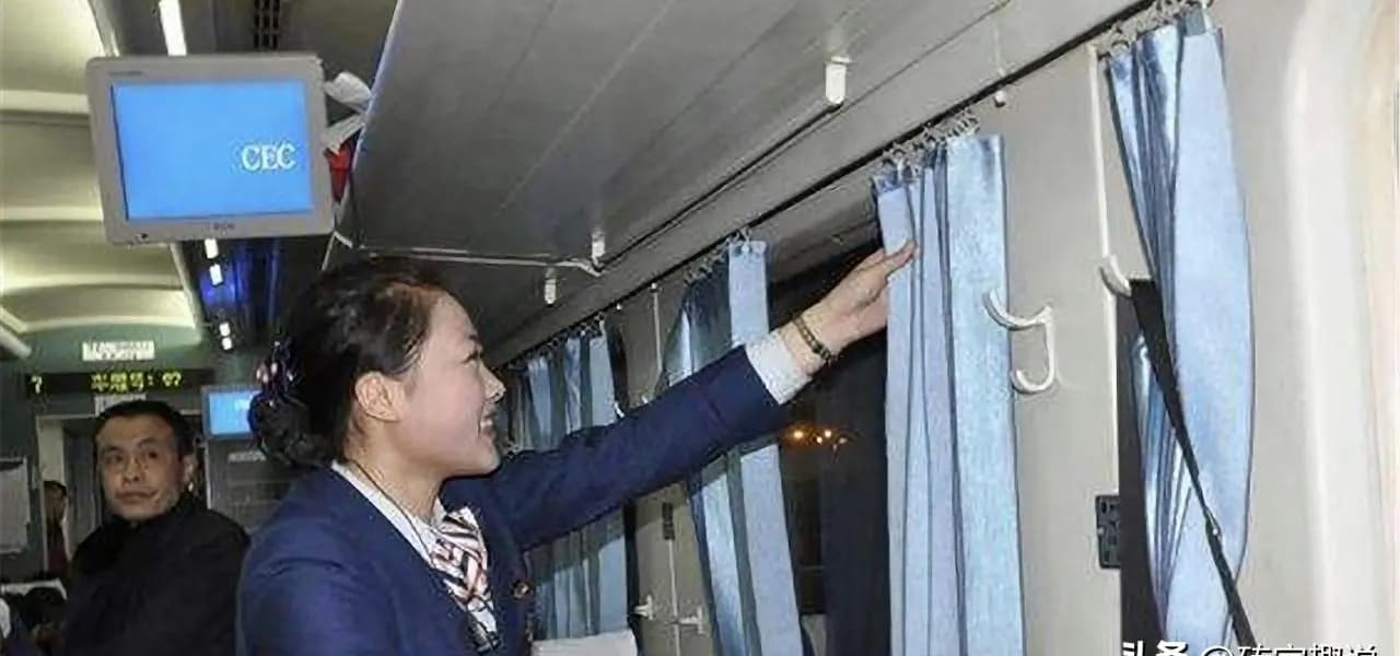 晚上坐火车，乘务员为何强行“拉窗帘”？其中有什么秘密