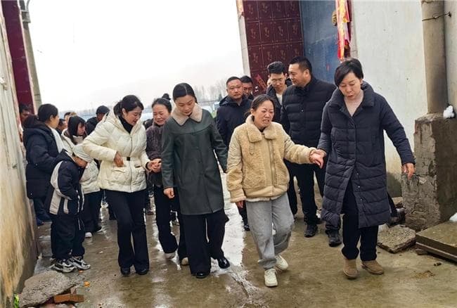 太康各界送别因病离世的暴雨救人英雄"菜刀哥"李坤朋