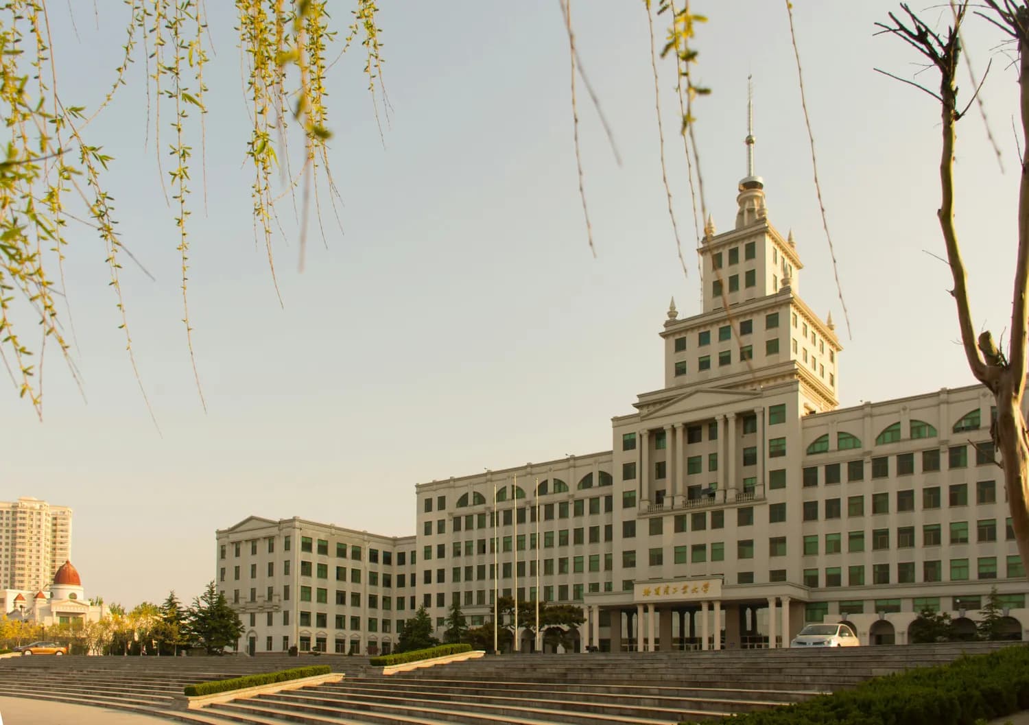 科技摇篮与历史警钟：哈尔滨两大地标深度游
