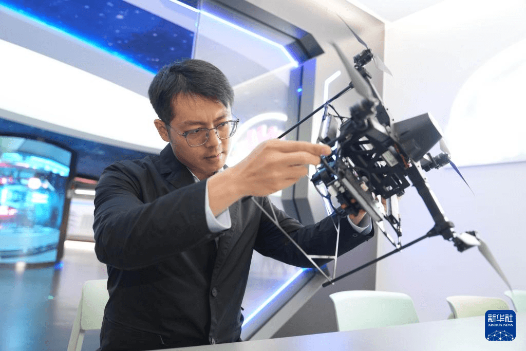 “95后”海归：为传统烟花注入科技活力
