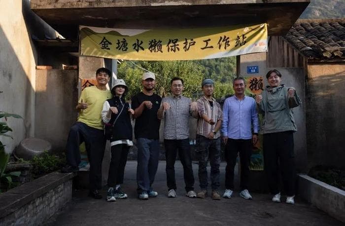 胡歌刘诗诗化身“铲屎官”，助力金塘岛水獭保护