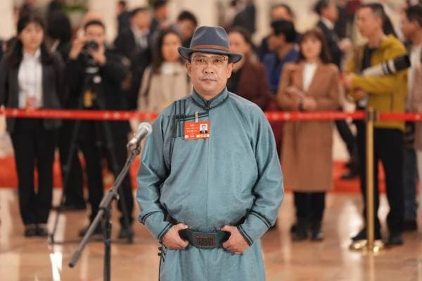 阿拉腾达来委员：内蒙古75支乌兰牧骑队伍，每年演出1万多场