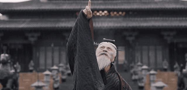 逐渐失去民心的秦朝，在文化凝聚力方面，有很多不足之处