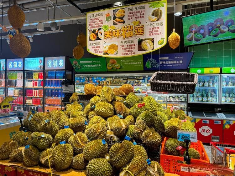 实探济南市场：榴莲价格跌破20元，有批发商一天卖超38吨