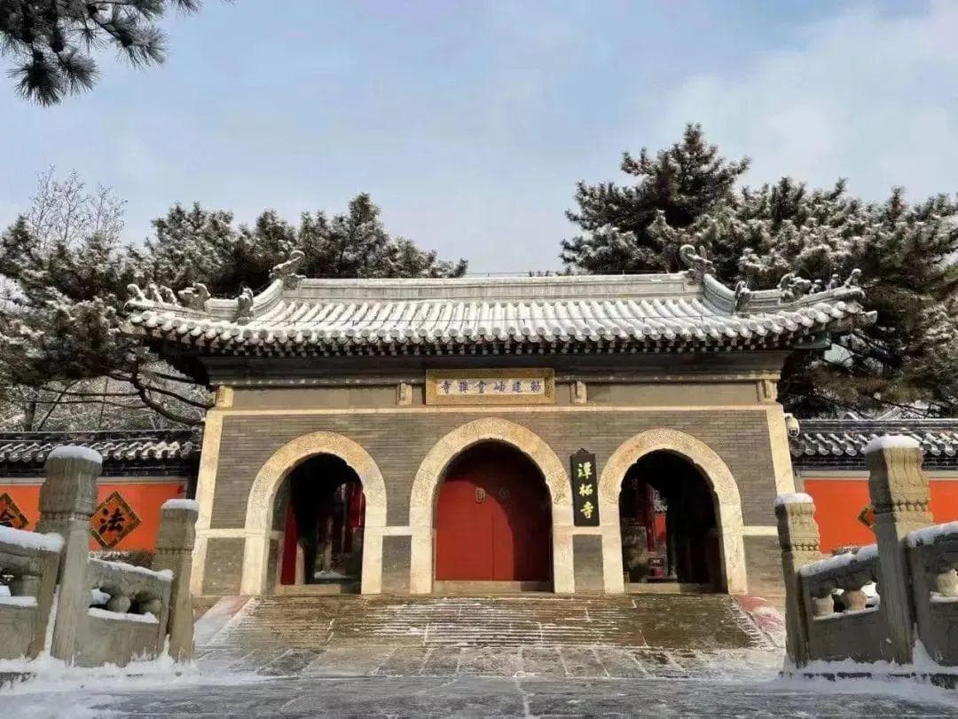 “先有潭柘寺，后有北京城”，24小时武警值班站岗，潭柘寺到底有何过人之处？