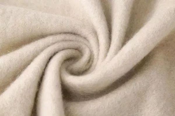 56种面料特性全解析：从天然纤维到合成纤维，一文读懂服装材质