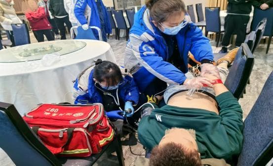 急救医生科普：突发心脏不适时应做些什么？