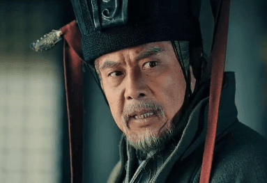 曹操为什么认为何进是祸乱朝纲的人呢？
