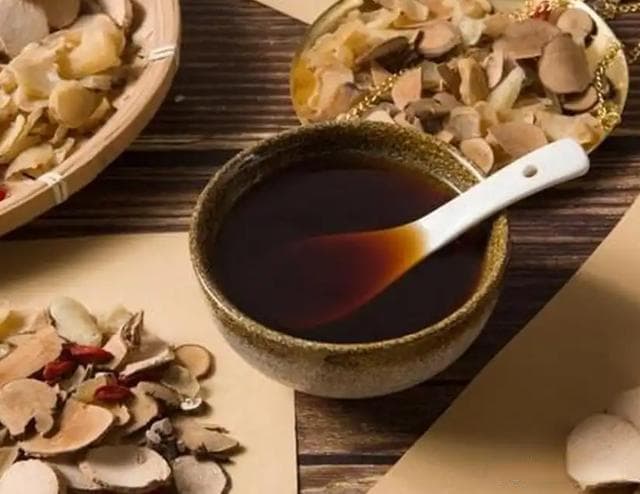 四味药解三脏寒：吴茱萸汤的中医智慧与现代研究