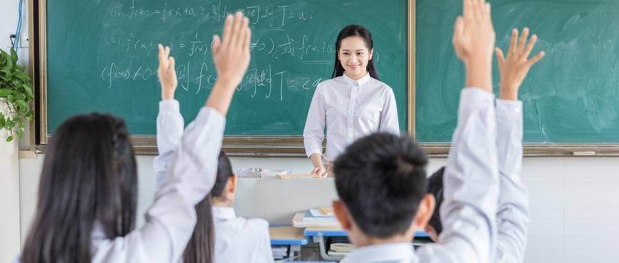 张雪峰建议500分左右女生读的大学：这些大学助你绽放女性魅力！