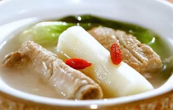 山药炖排骨：一道滋补养生的家常美食