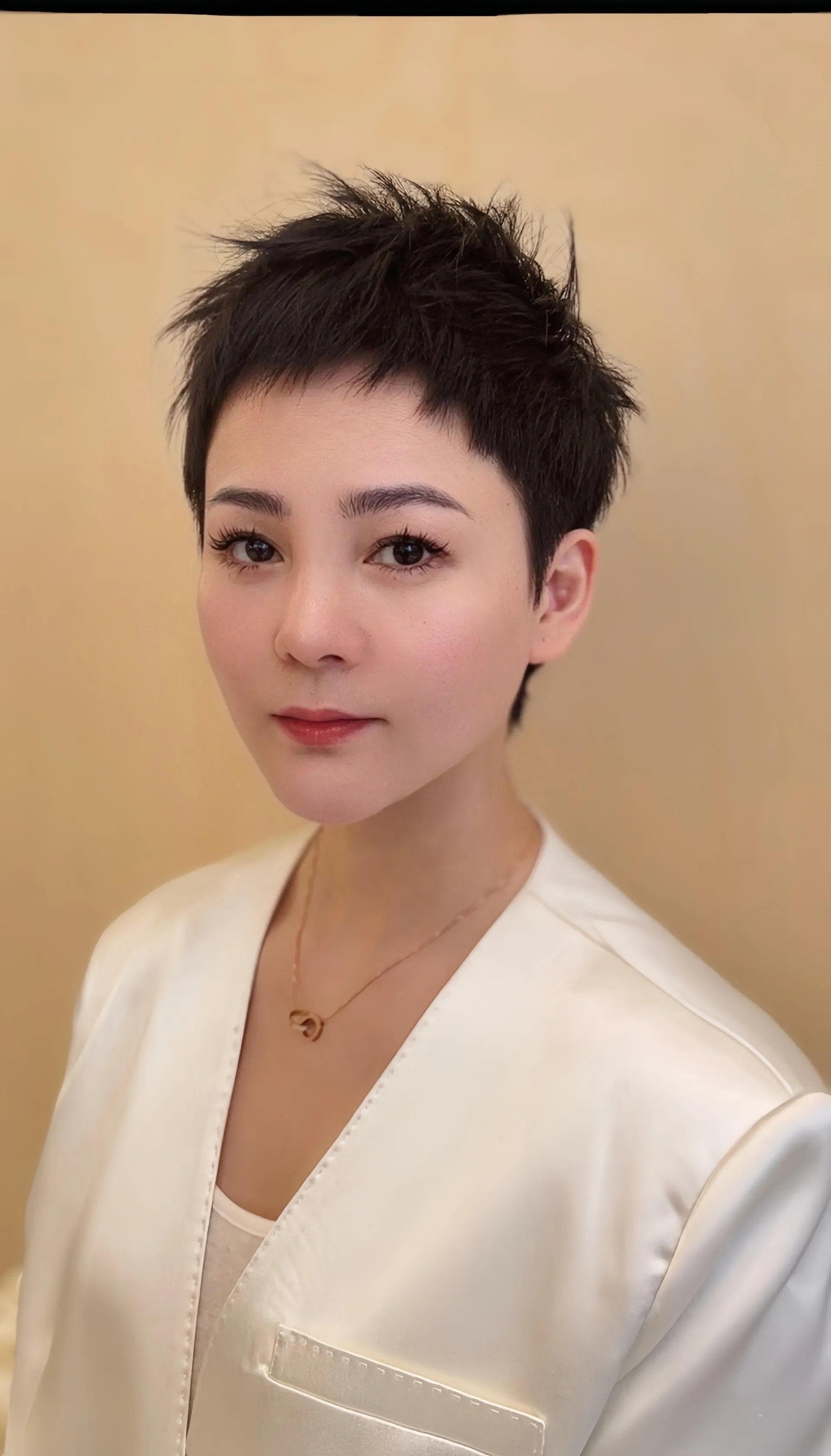 时尚发型大赏：从短发到长发，打造独特魅力