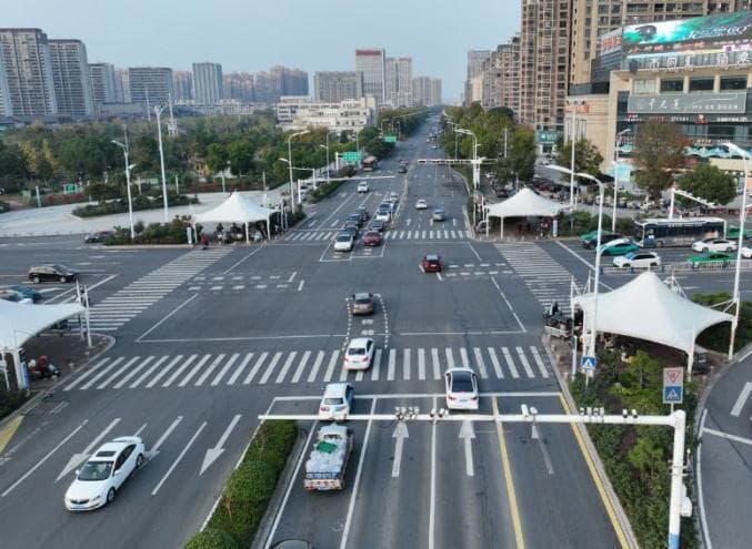 绿波路段正式上线！阜阳市5条主干道实现智能信号灯控制