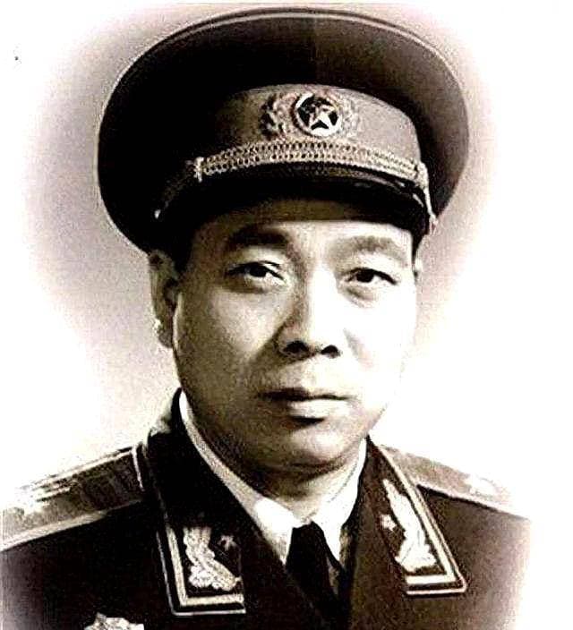 新中国最年轻的将军：一个17岁成为师政委，一个21岁担任军团长