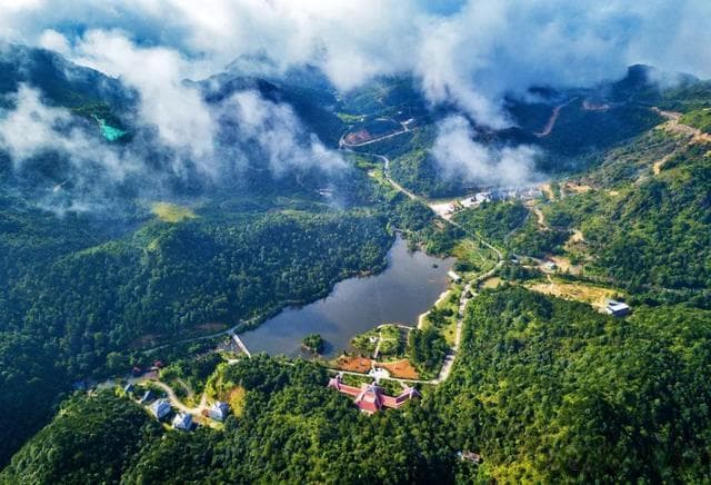 探秘梅花山：地质瑰宝与生态画卷中的文化宝藏