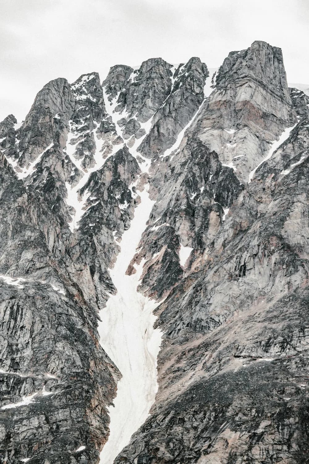 五元人民币上的泰山：一座承载千年文化的圣山