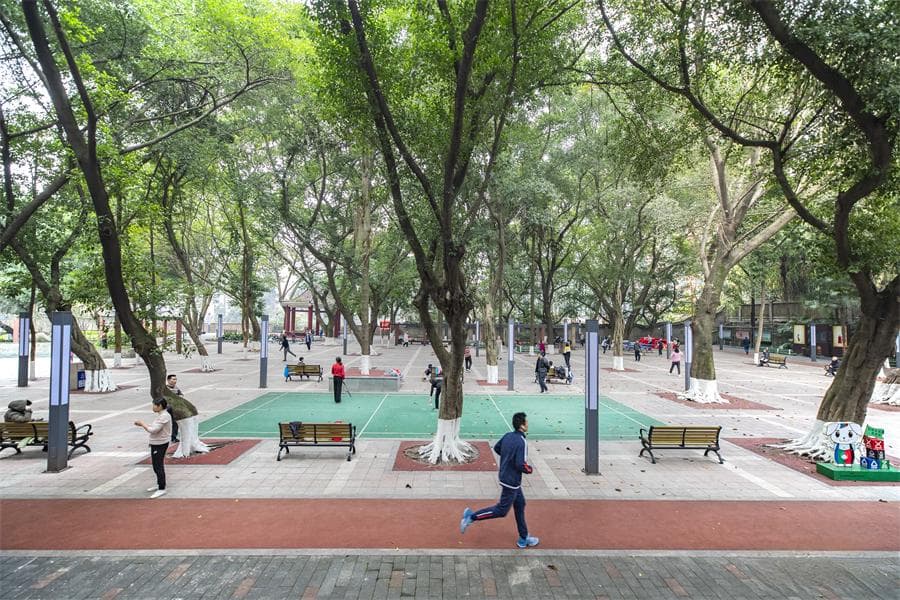 渝中区老旧小区改造获国务院表彰，发行83亿专项债破解资金难题