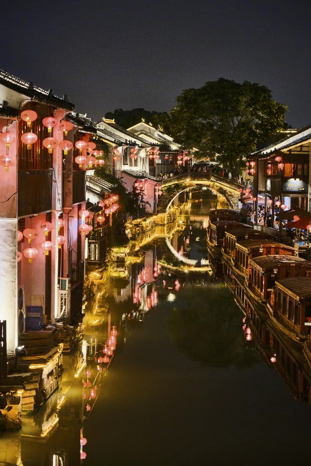 秦淮灯会点亮金陵夜：2025年夫子庙春节打卡全攻略